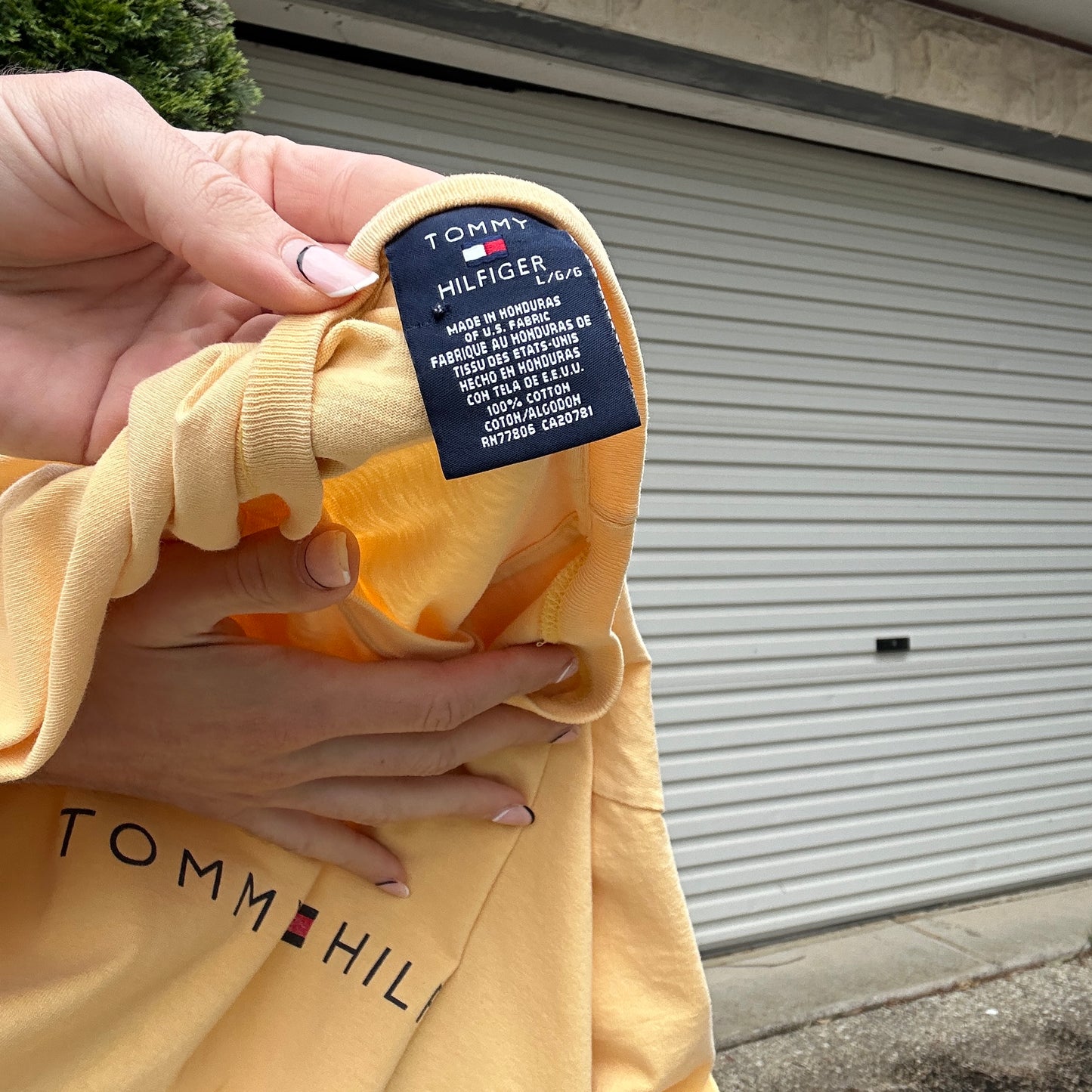 Vintage Tommy Hilfiger Graphic Tee - L