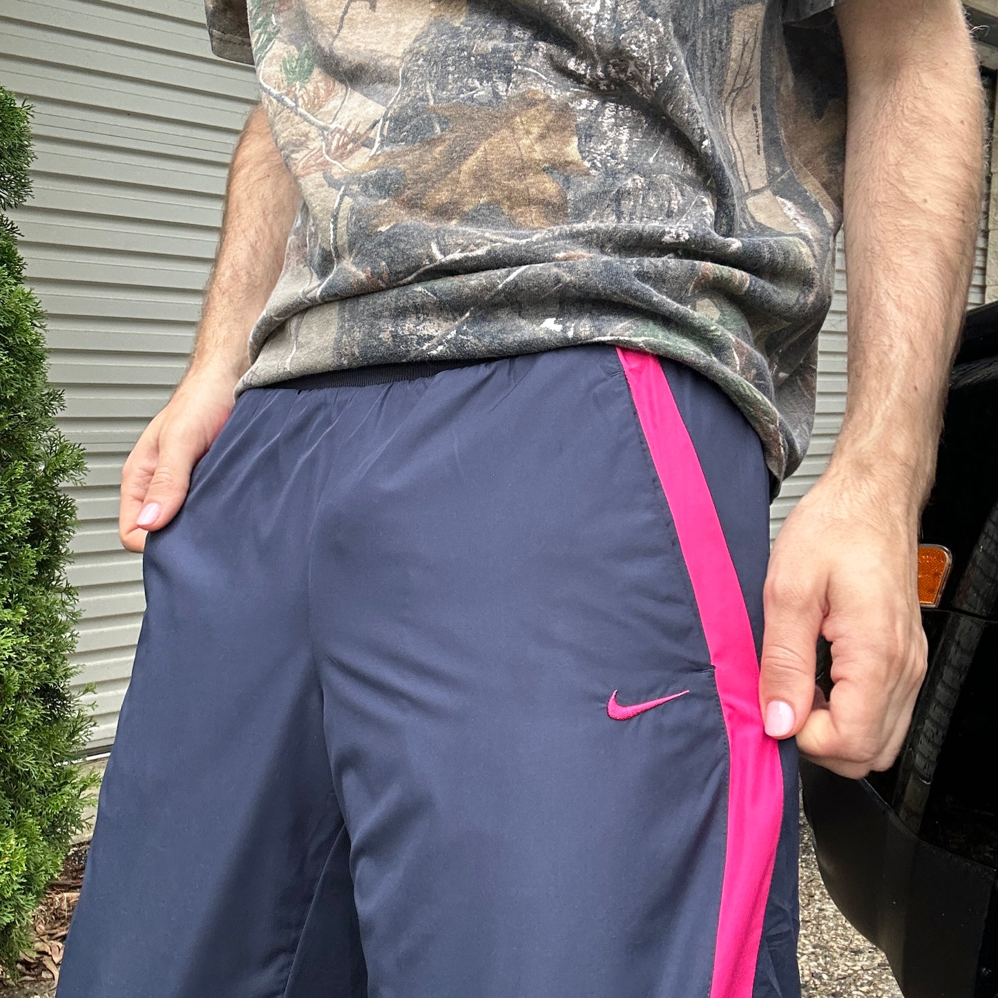 Vintage Navy and Pink Nike Trackpants - M(W)
