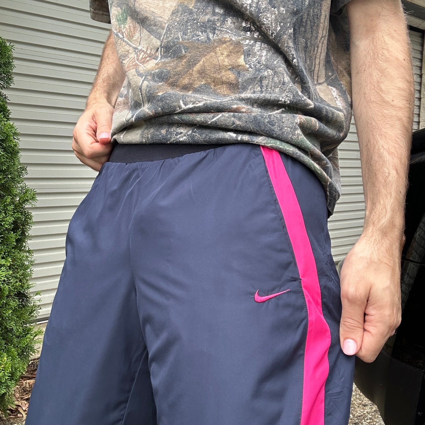 Vintage Navy and Pink Nike Trackpants - M(W)
