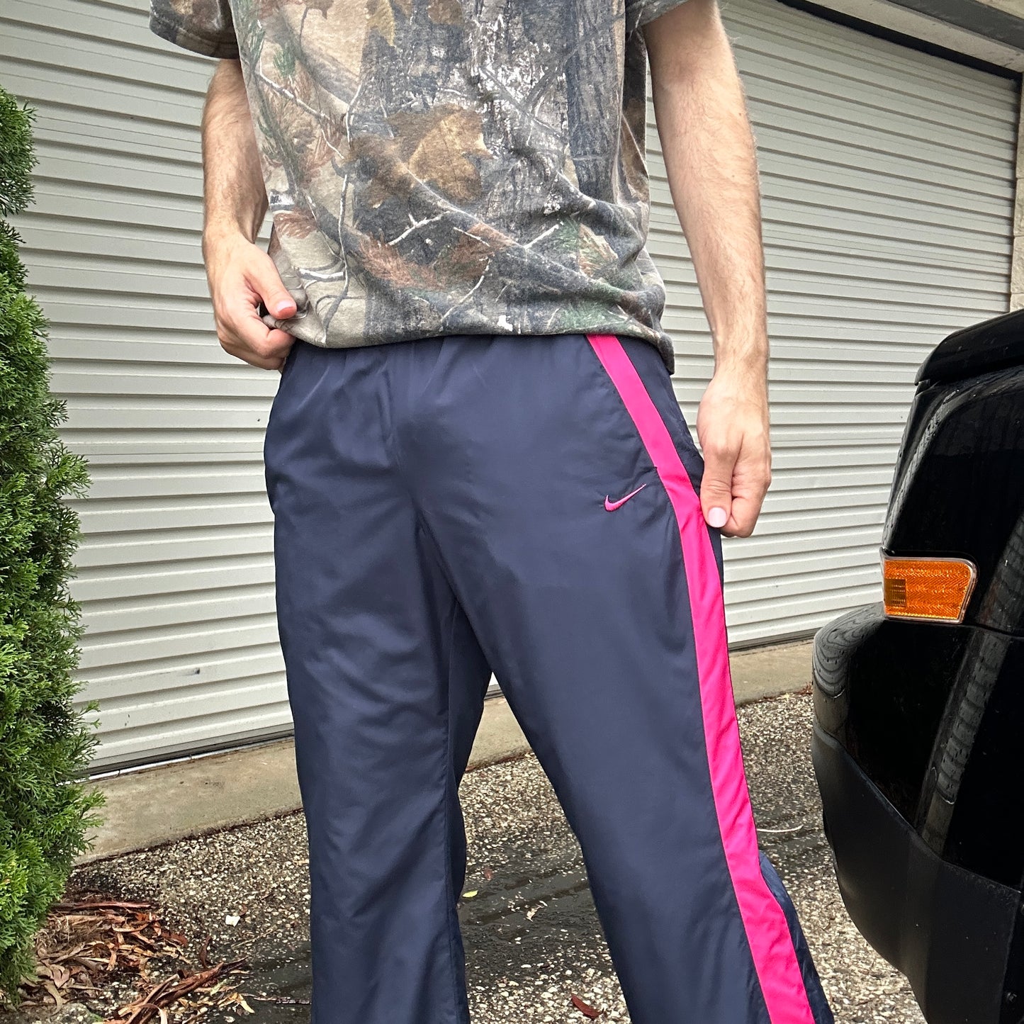 Vintage Navy and Pink Nike Trackpants - M(W)