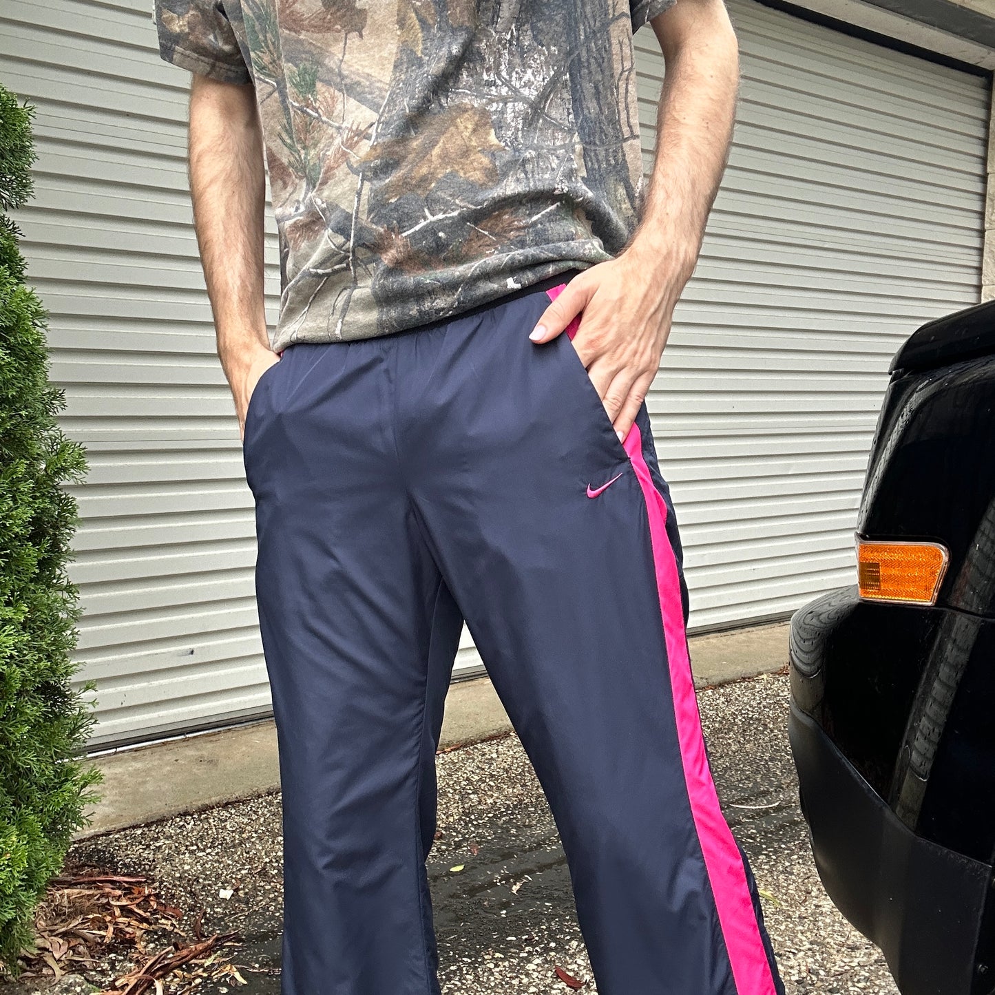 Vintage Navy and Pink Nike Trackpants - M(W)