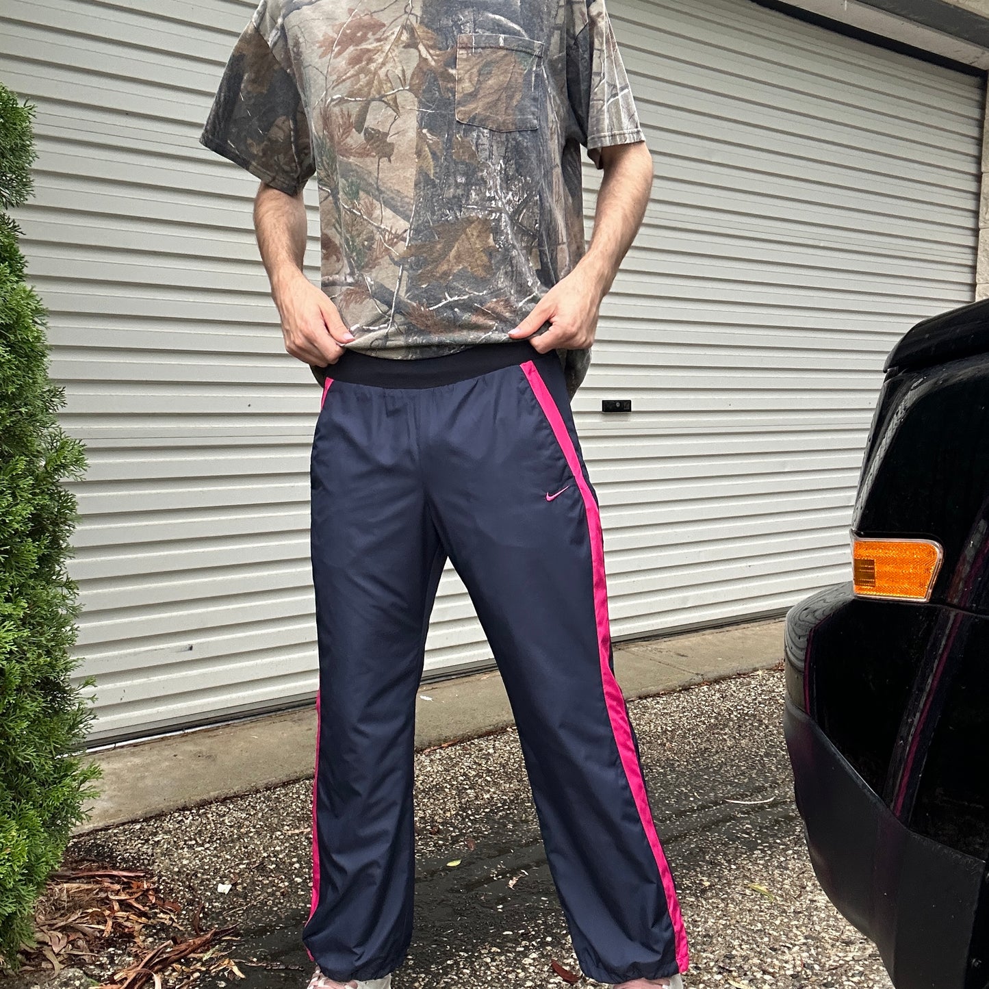 Vintage Navy and Pink Nike Trackpants - M(W)
