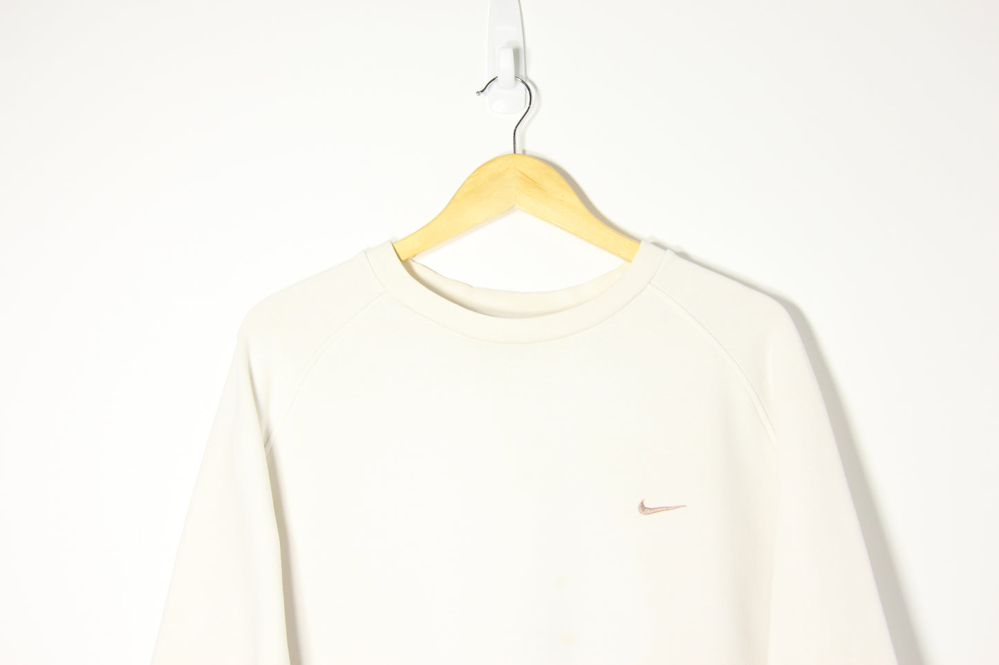 Vintage Creamy White Nike Basic Sweatshirt - L