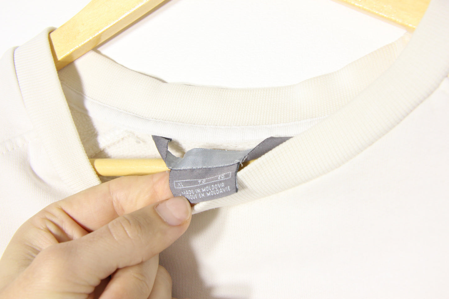 Vintage Creamy White Nike Basic Sweatshirt - L