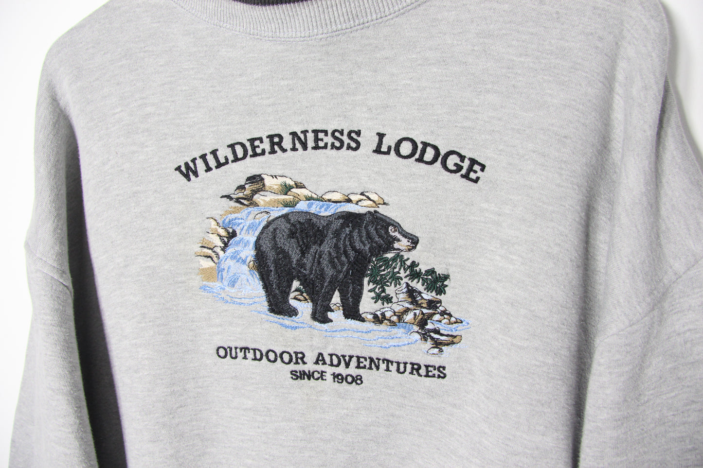 Vintage Wilderness Lodge Embroidered Sweatshirt - L