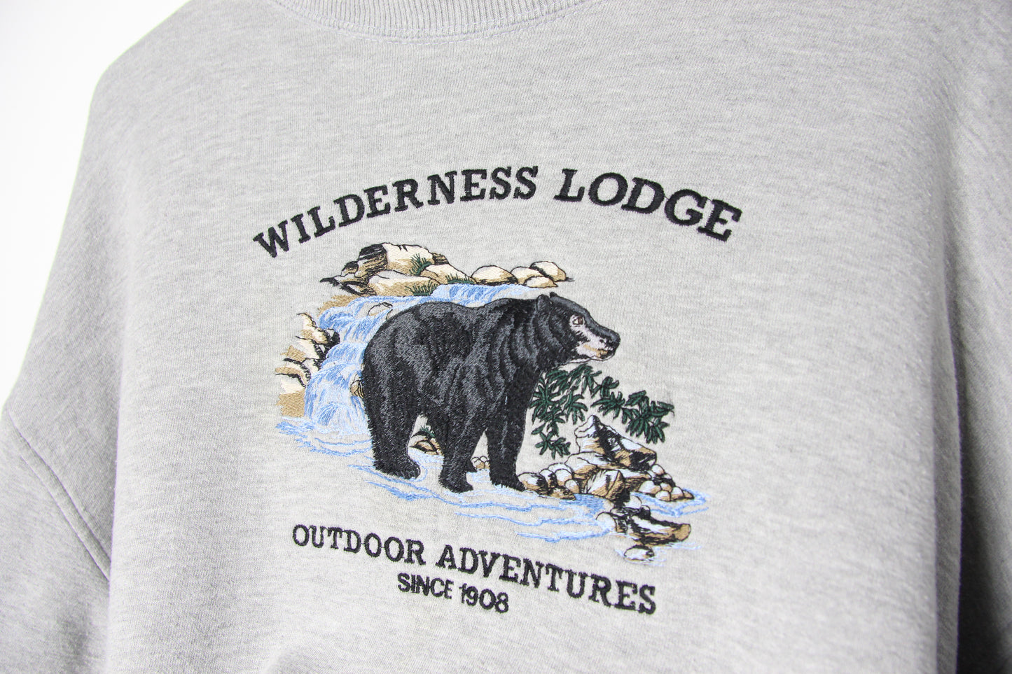 Vintage Wilderness Lodge Embroidered Sweatshirt - L