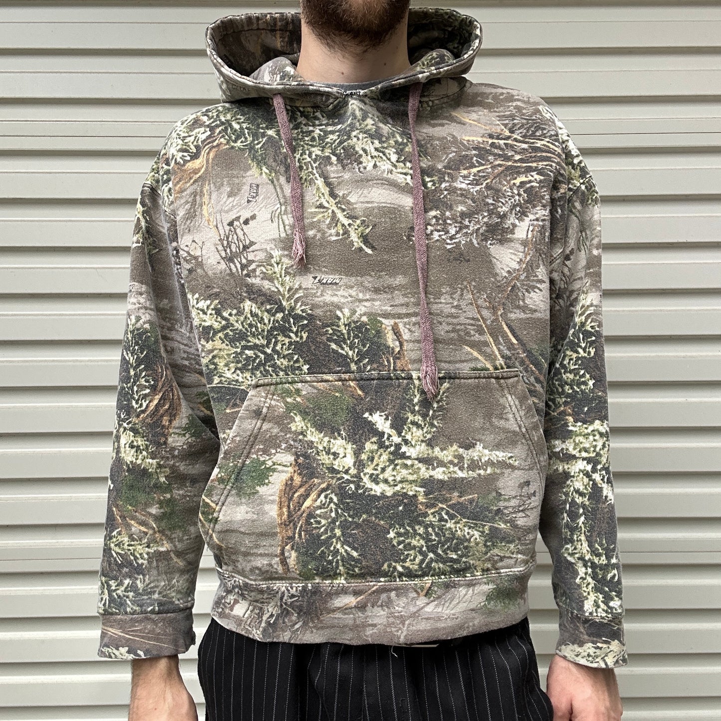 Vintage Realtree Cropped Camo Hoodie - L