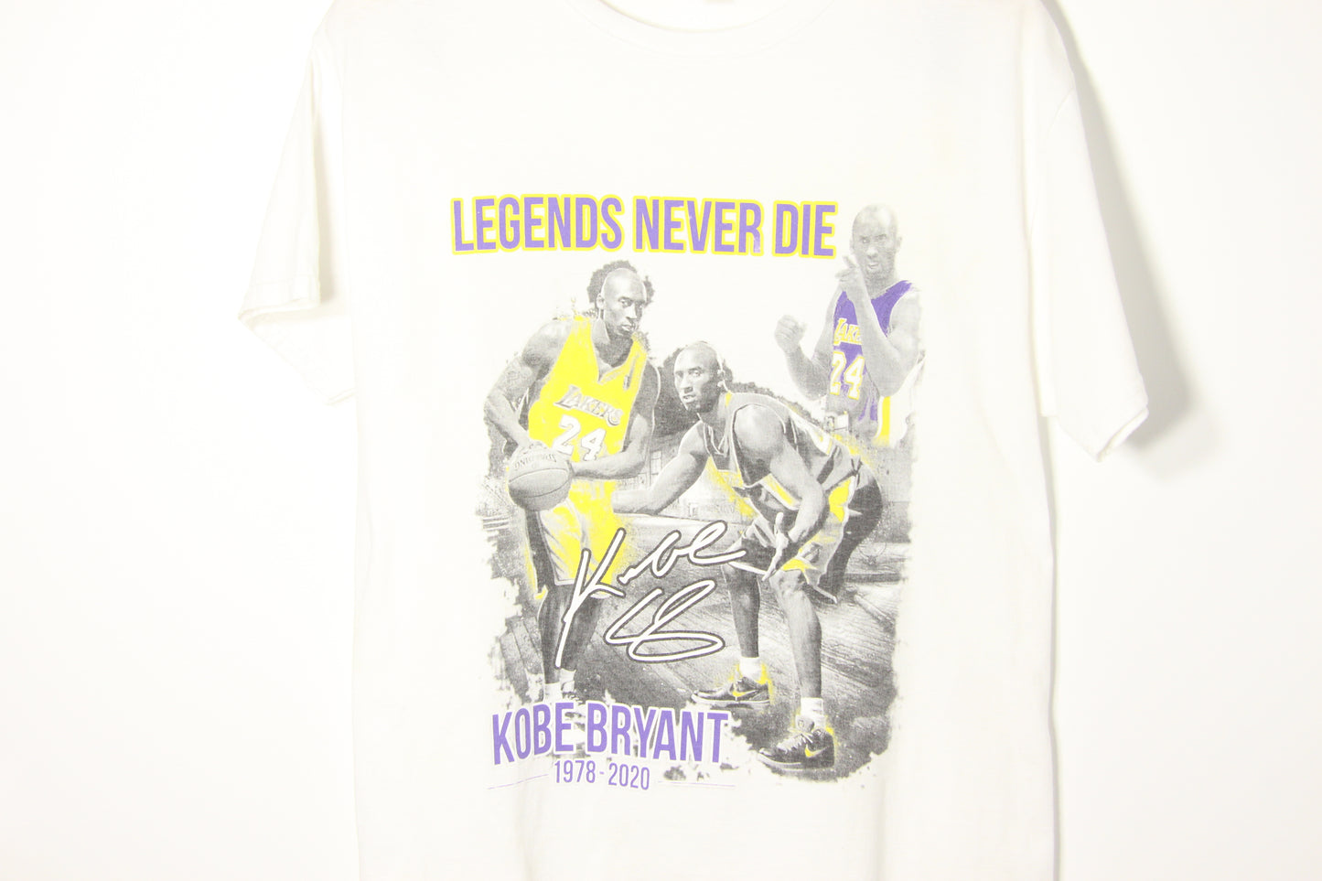 2000's Kobe Bryant Dedication Graphic Tee - M