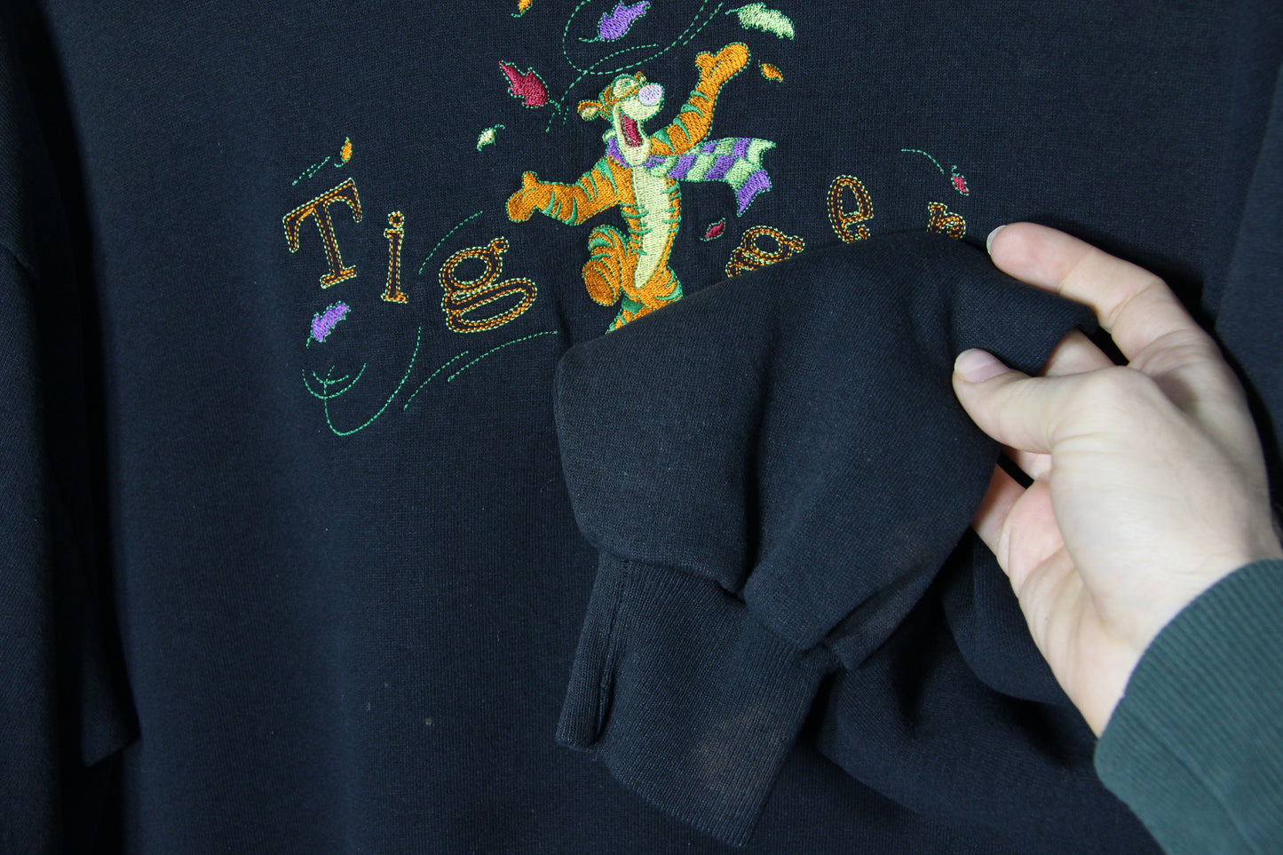 Vintage Tigger Embroidery Sweatshirt - L