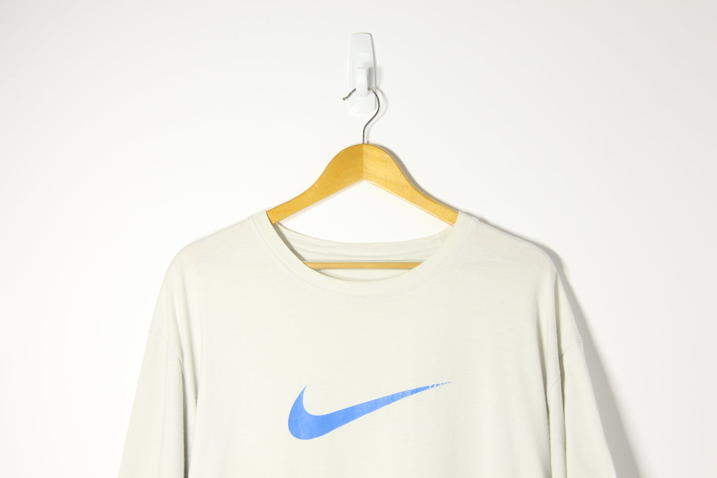 Vintage White Nike Swoosh T-shirt - L/XL