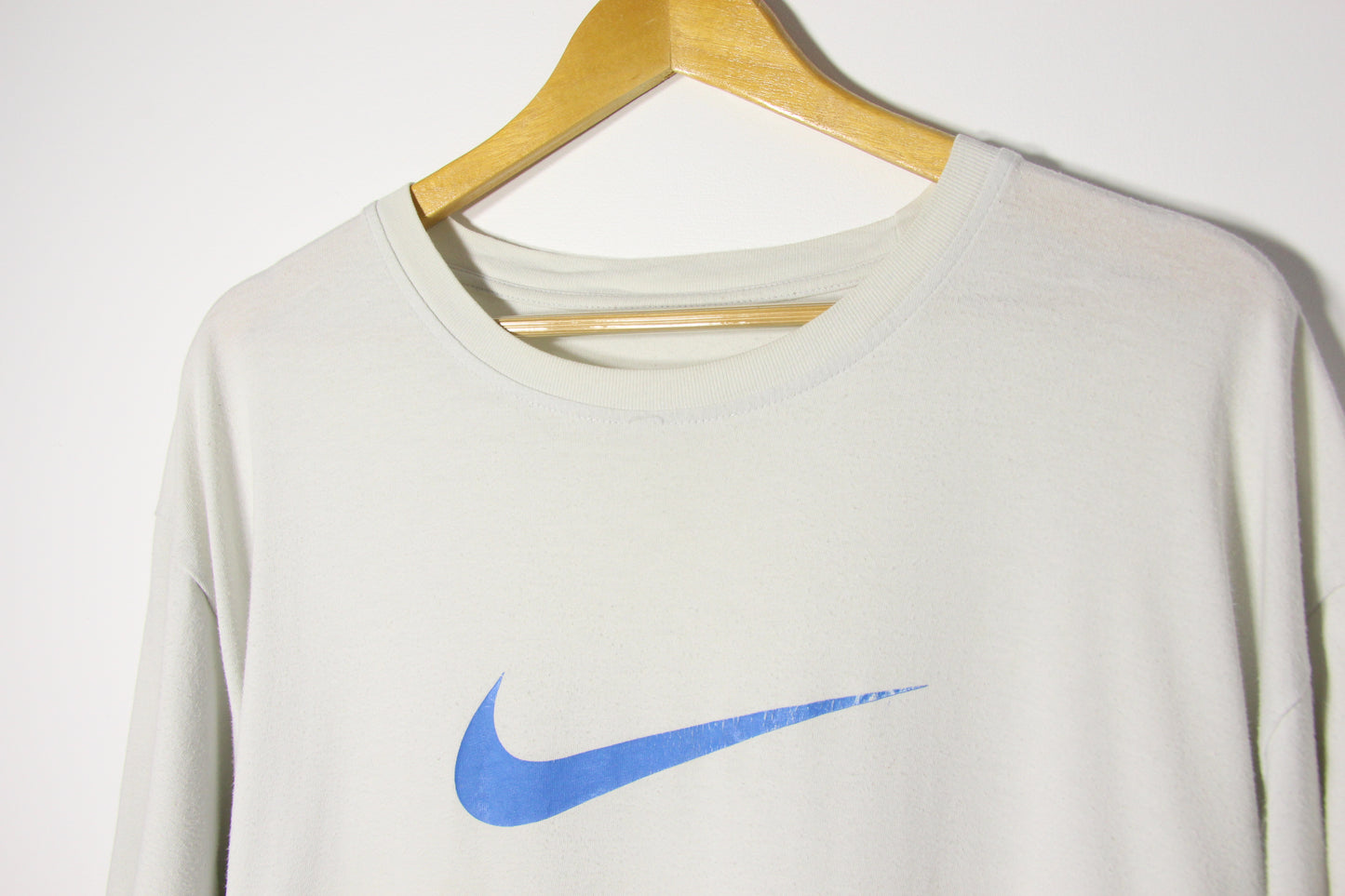 Vintage White Nike Swoosh T-shirt - L/XL